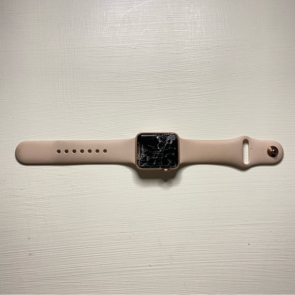 Apple Watch with Bands (broken screen) - Picture 2 of 12